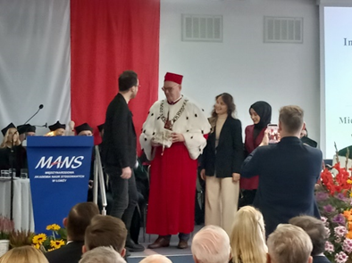 Questa immagine ha l'attributo alt vuoto; il nome del file è image-4.png